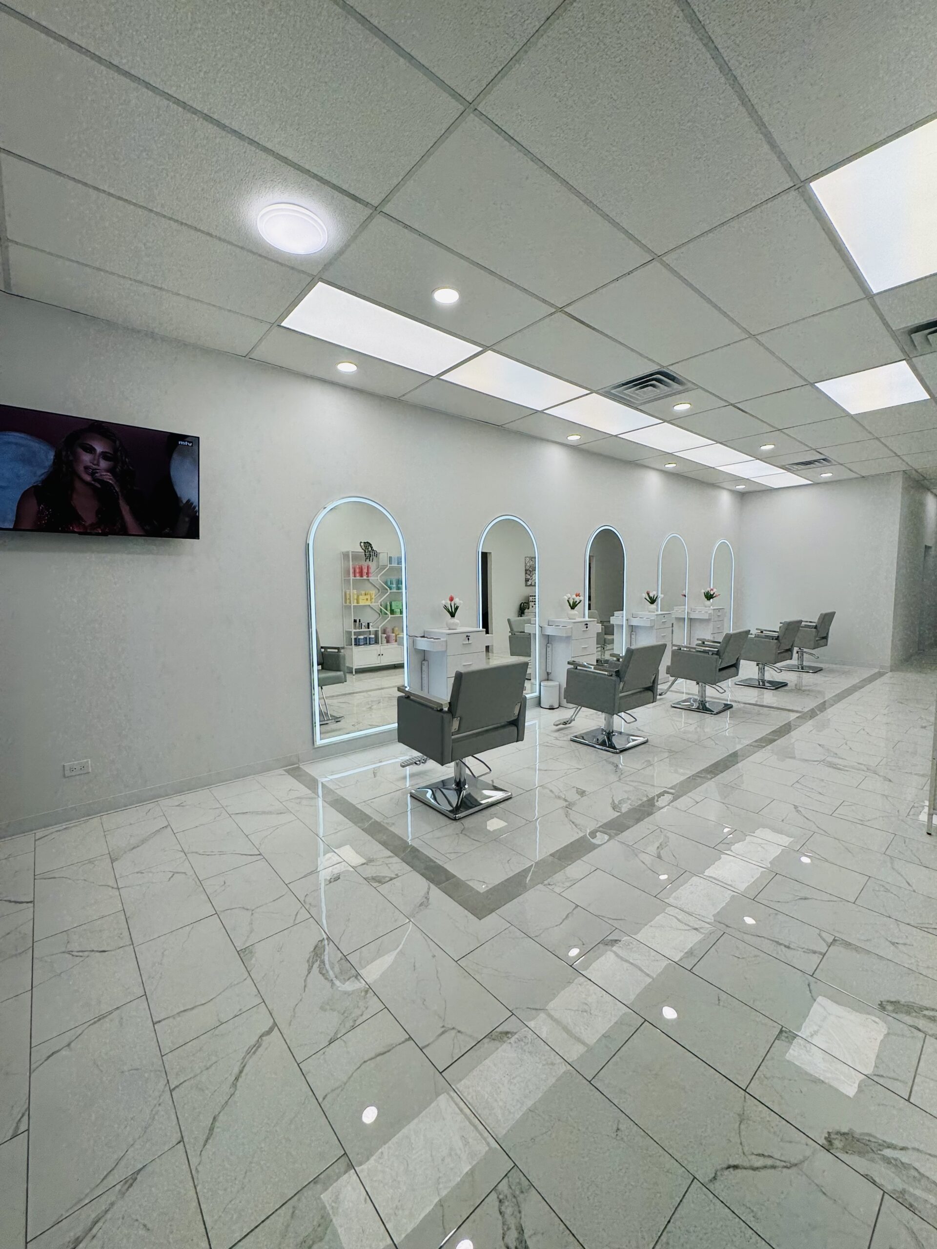 Inside Top Elegance Beauty Salon in Orland Park